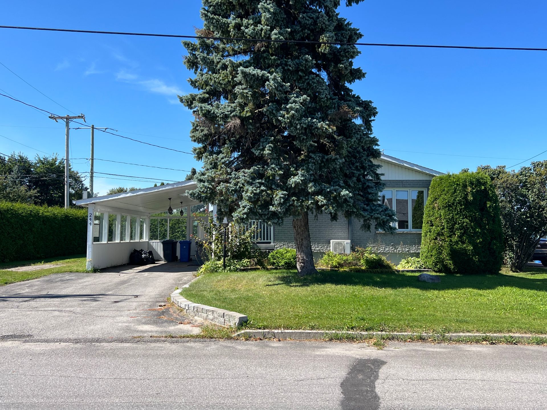 244 Rue St-André — photo 1