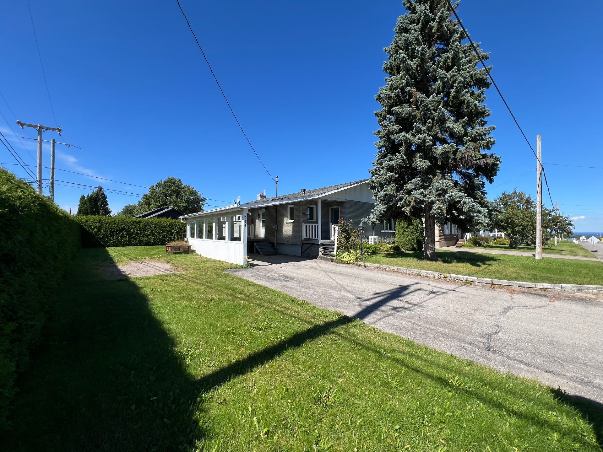 244 Rue St-André — photo 3