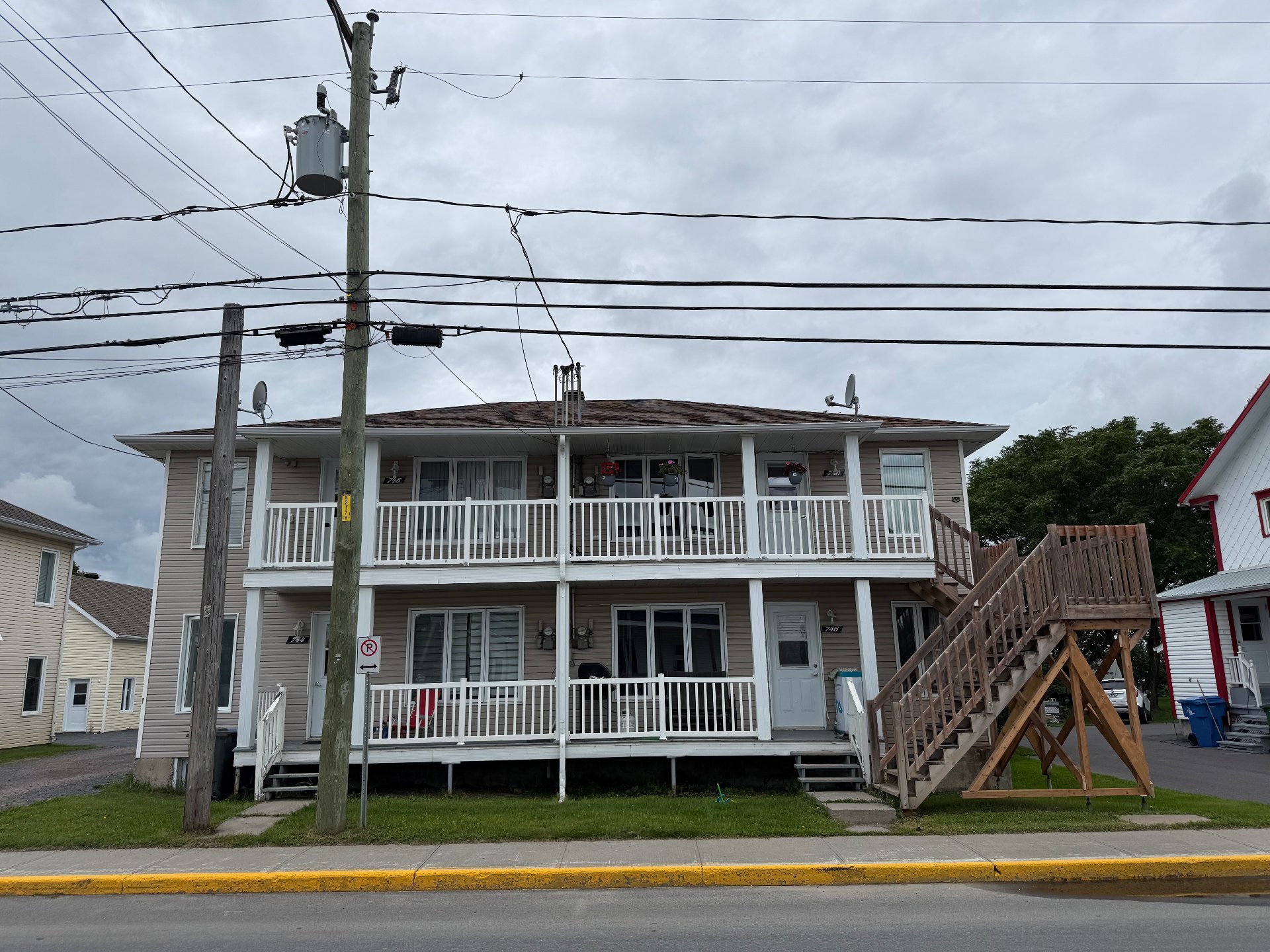744-750 Av. St-Alphonse — photo 1
