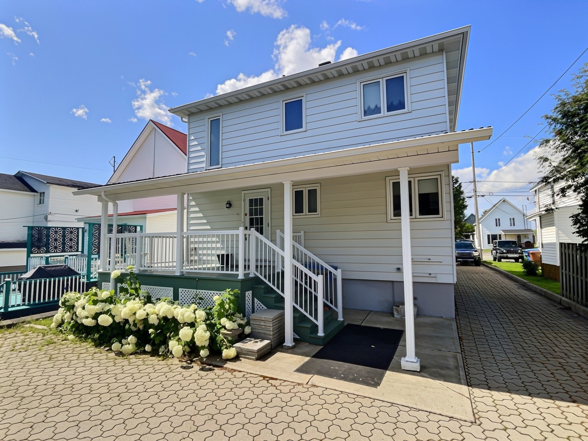573 Av. Jacques-Cartier — photo 2