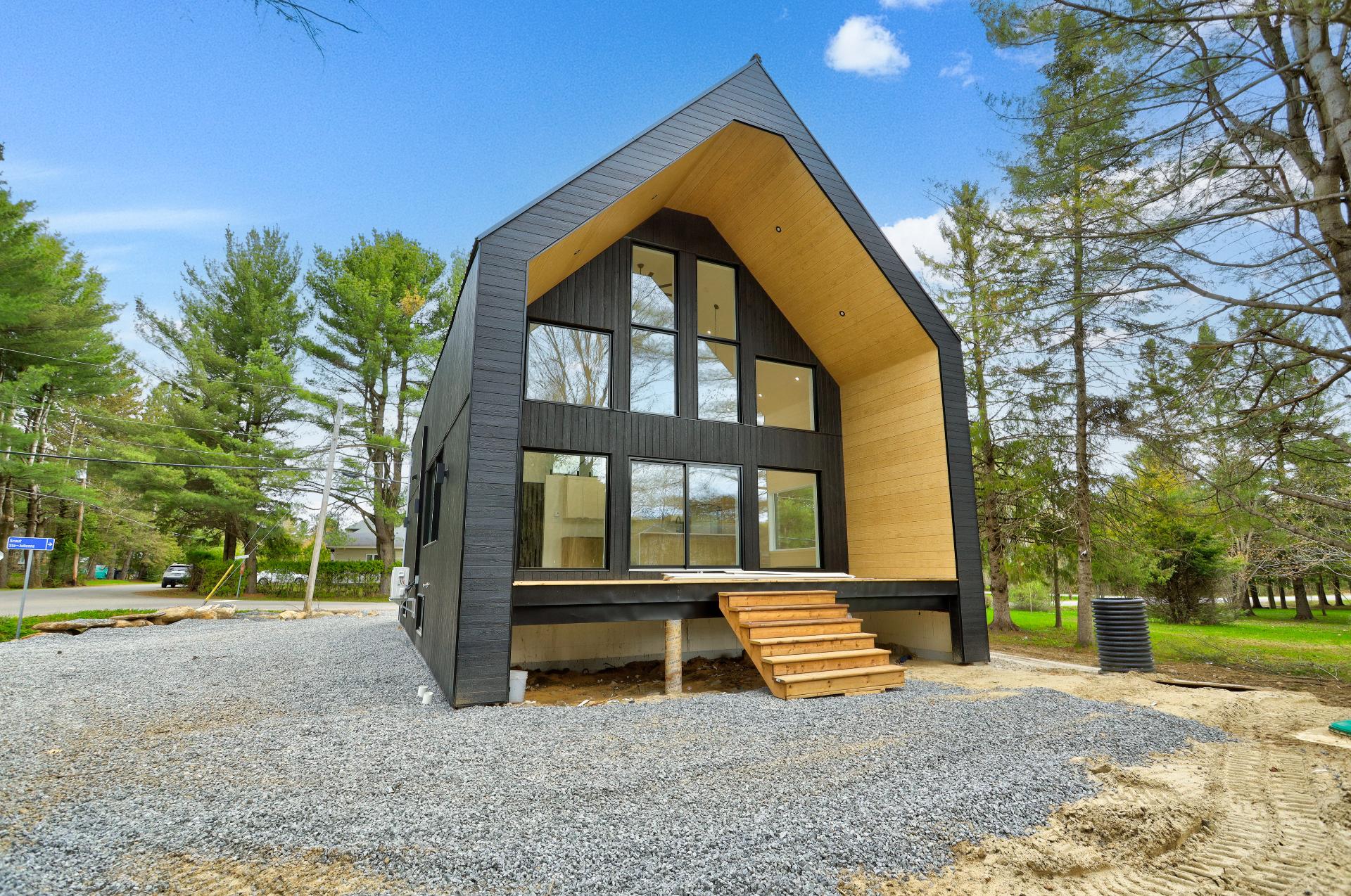 Maison à étages à vendre, Sainte-Julienne