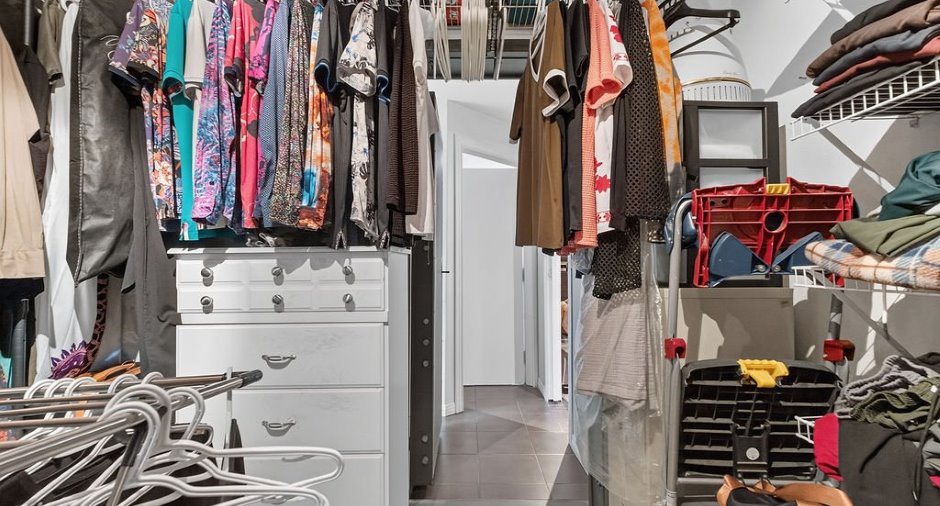 Walk-in closet