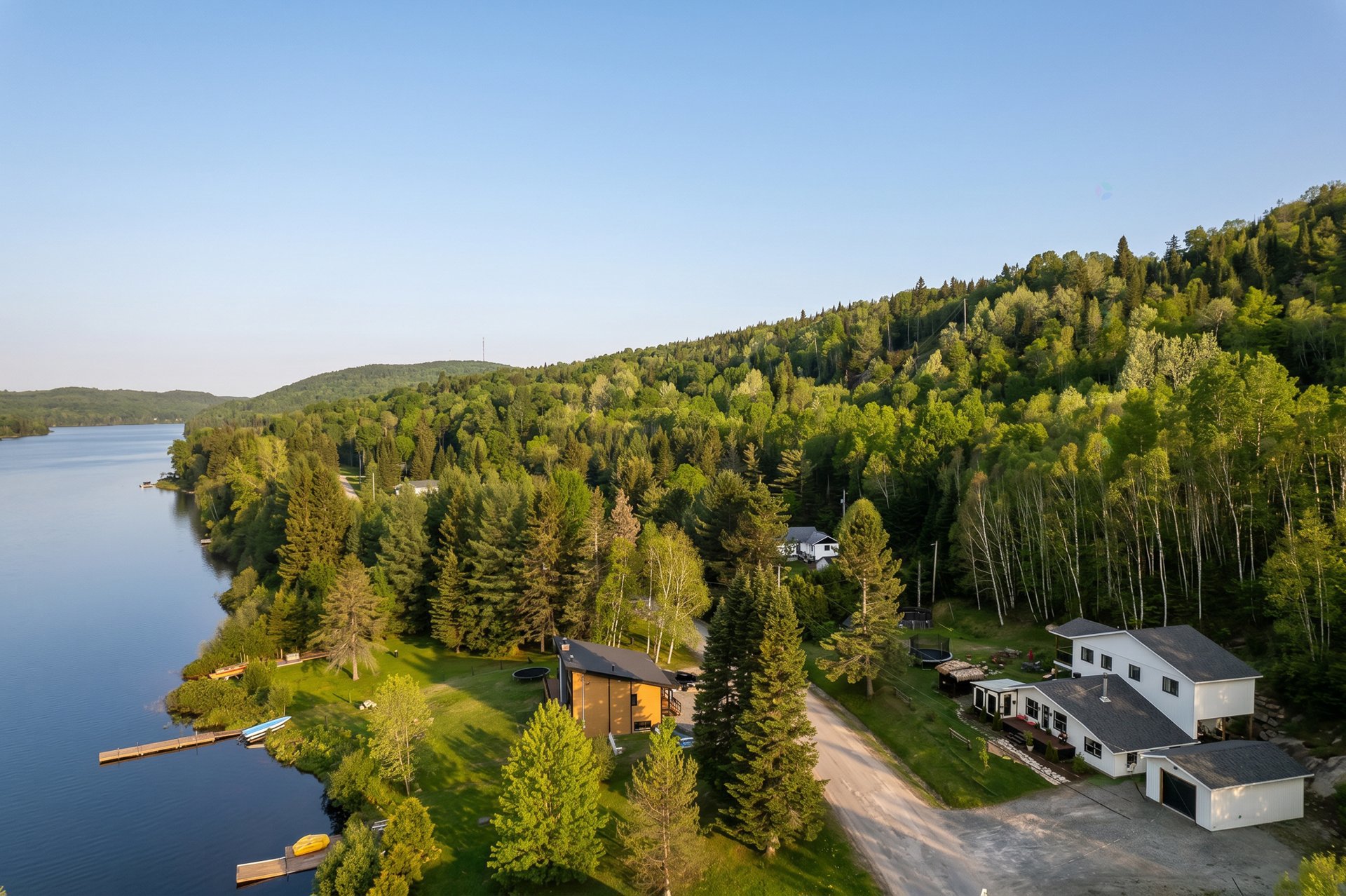 90 Ch. du Lac-St-Louis E. — photo 1