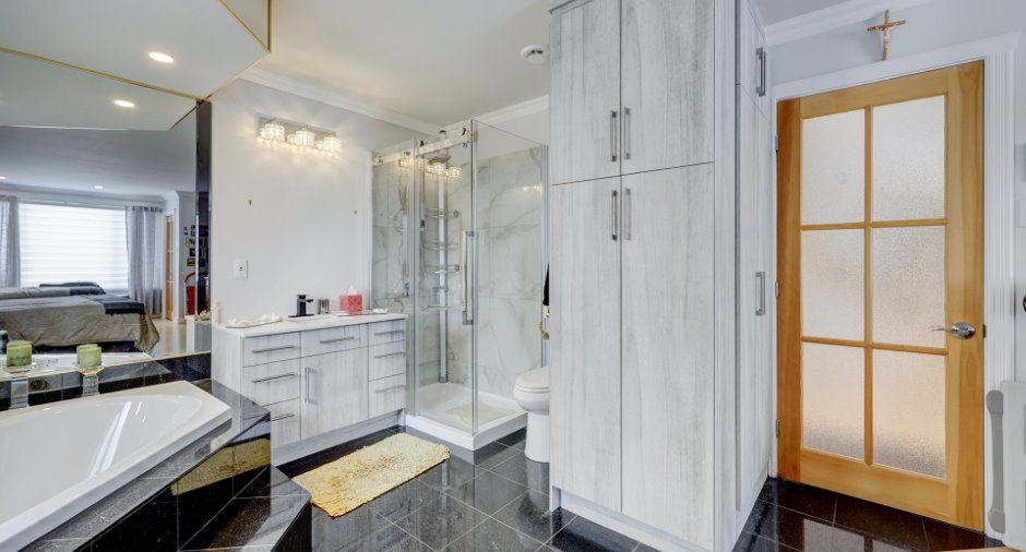 Ensuite bathroom