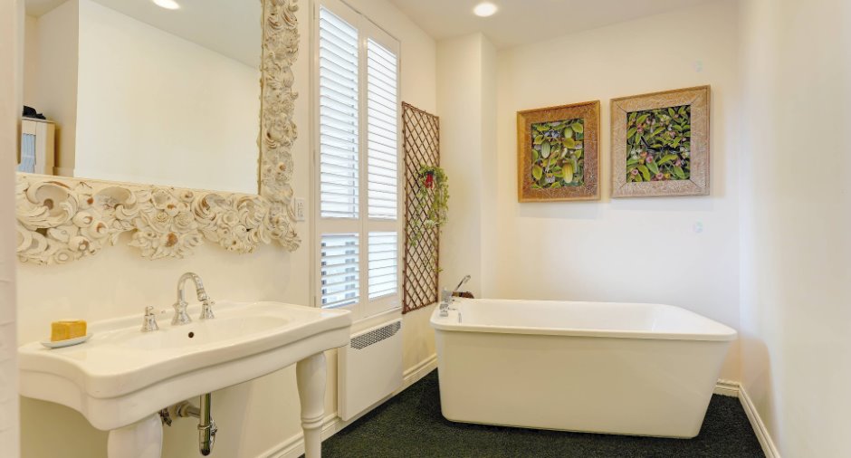 Ensuite bathroom