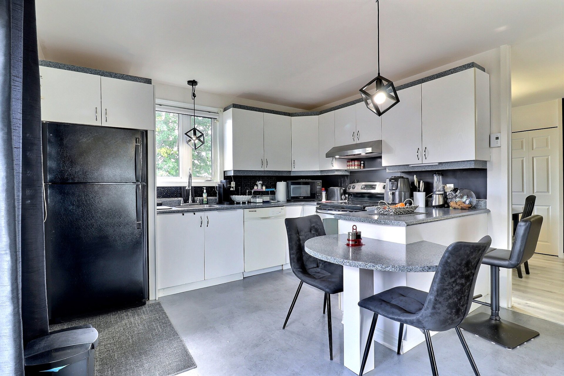 3851-3855 Rue d'Avignon — photo 3