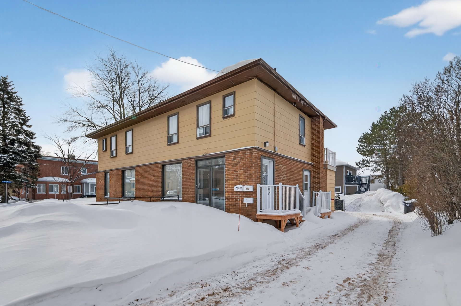 Bâtisse commerciale/Bureau à vendre, Rimouski