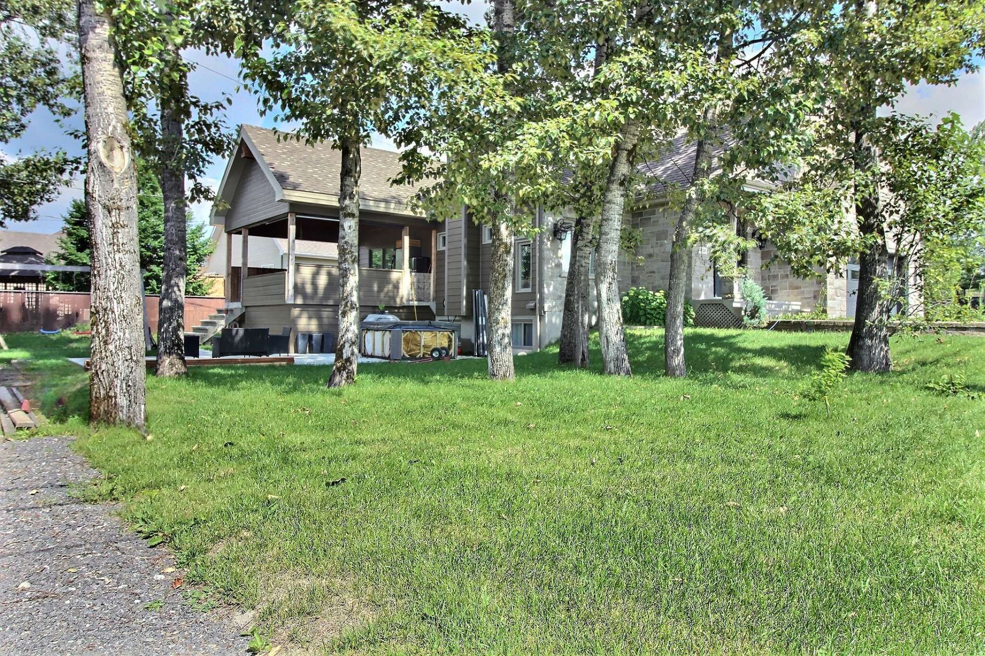 814 Rue Simard — photo 2