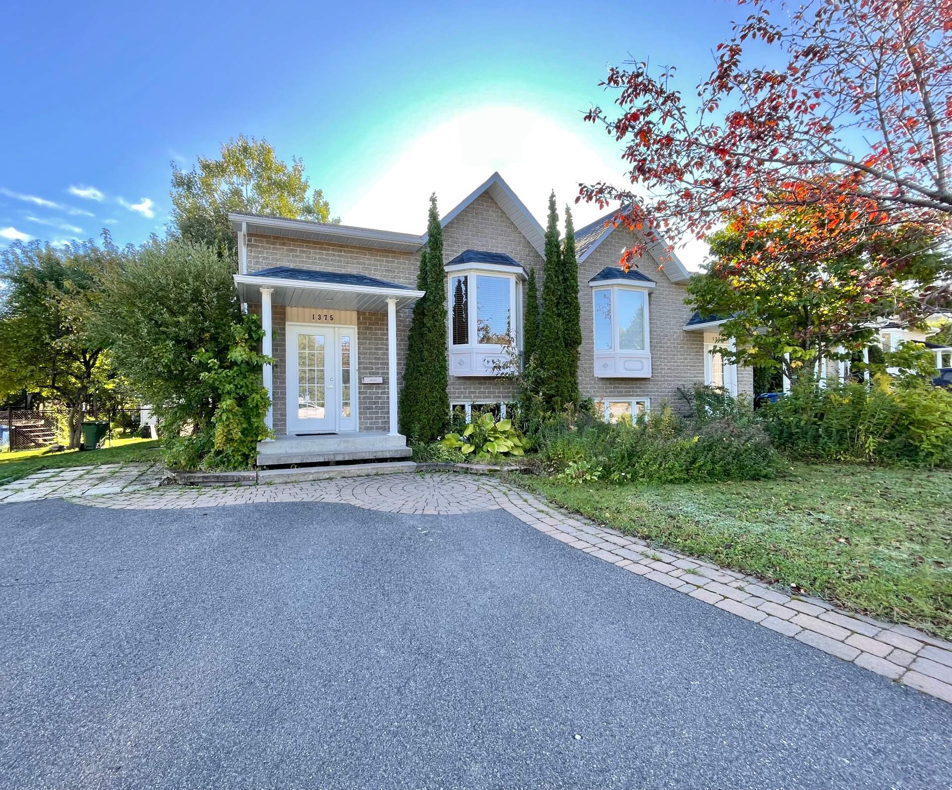 1375 Av. des Myrtilles — photo 1