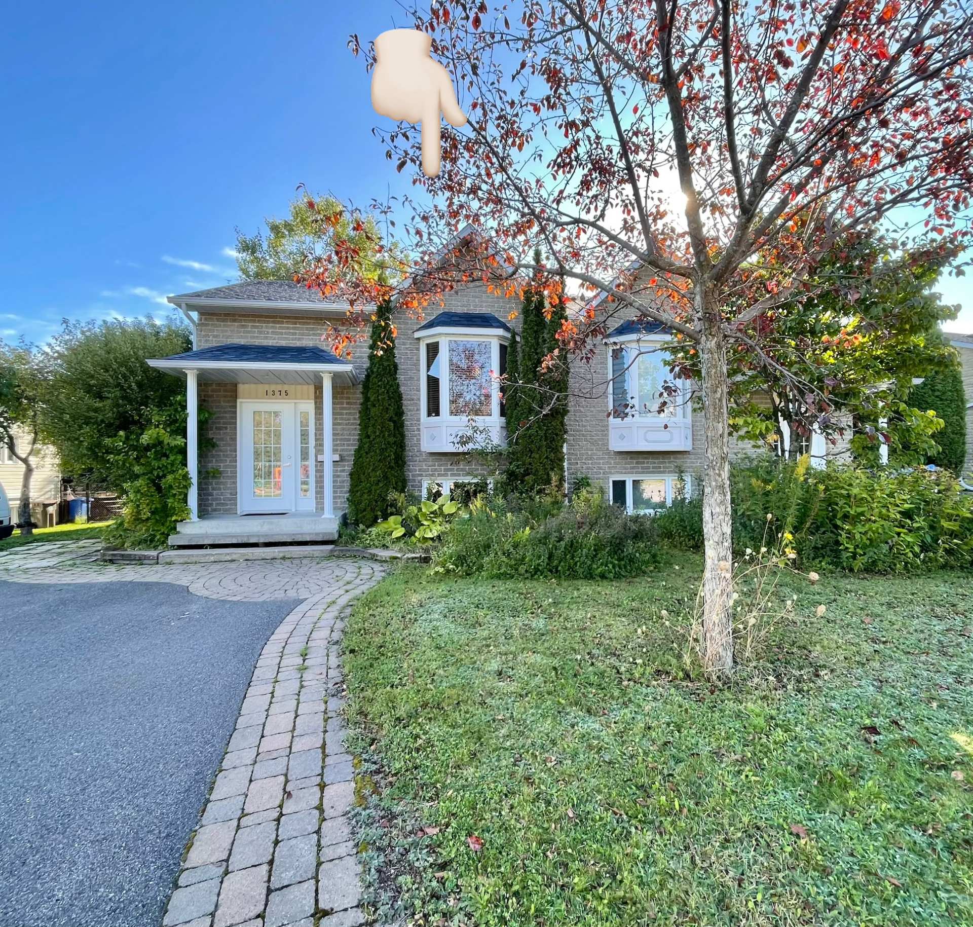 1375 Av. des Myrtilles — photo 2