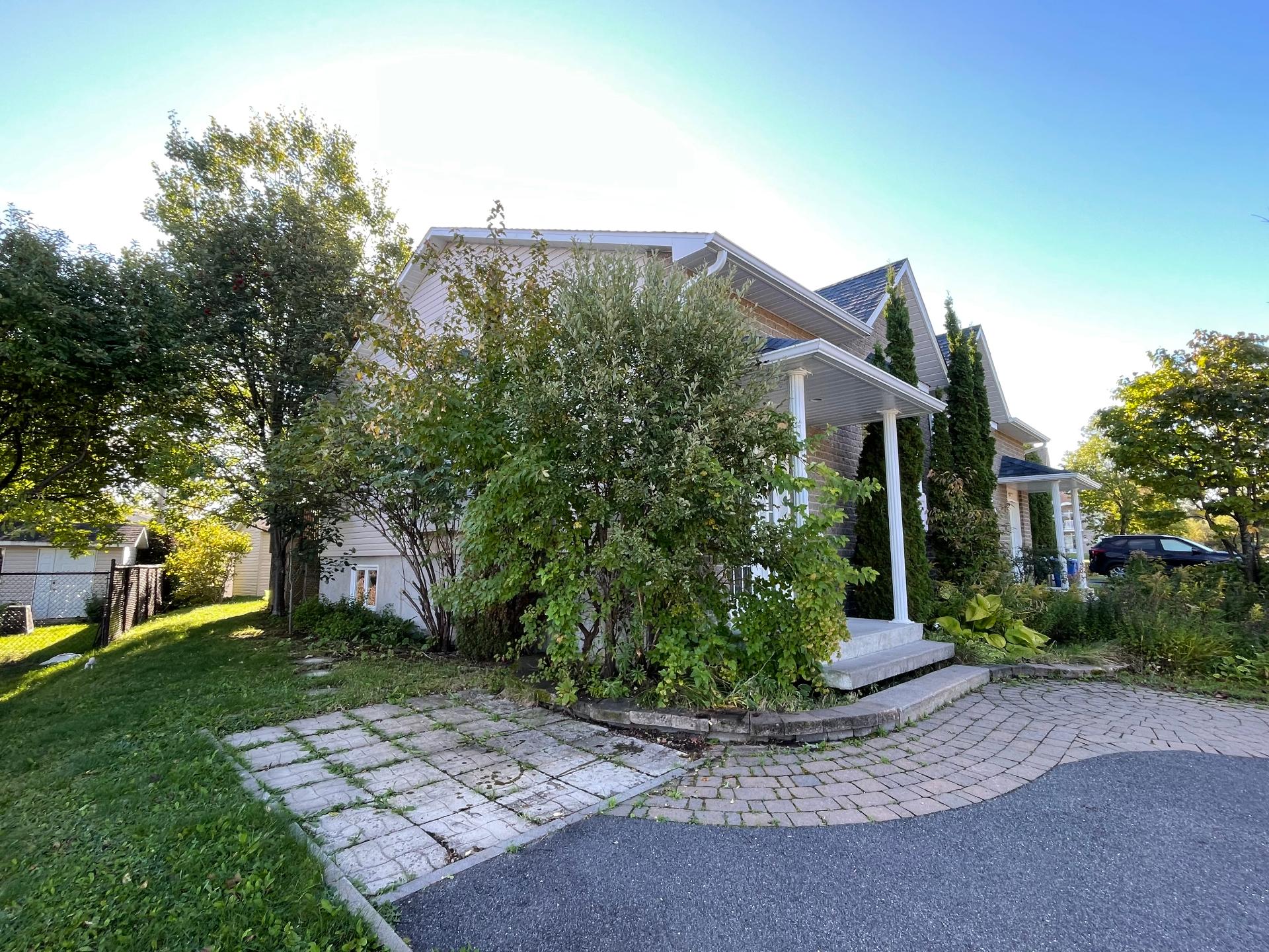 1375 Av. des Myrtilles — photo 3