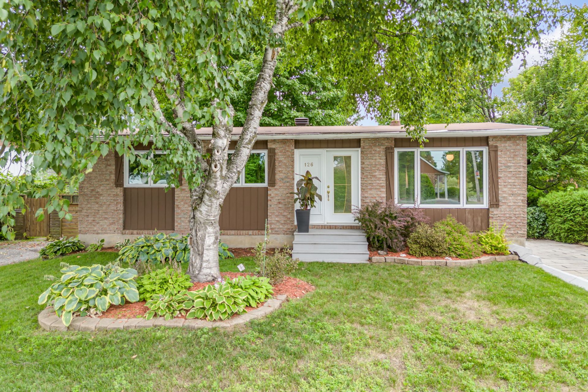 126 Rue St-Albert — photo 1