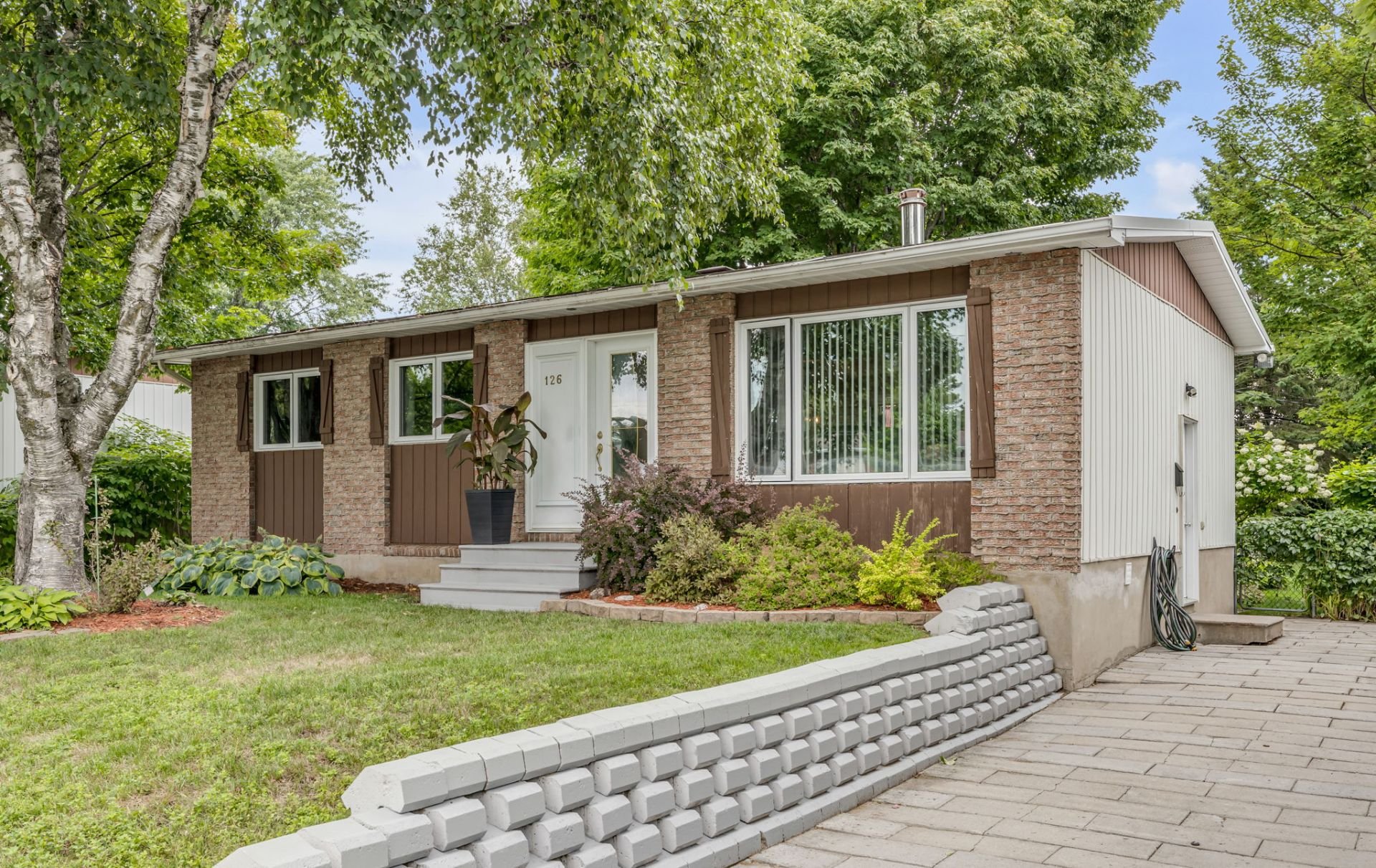 126 Rue St-Albert — photo 2