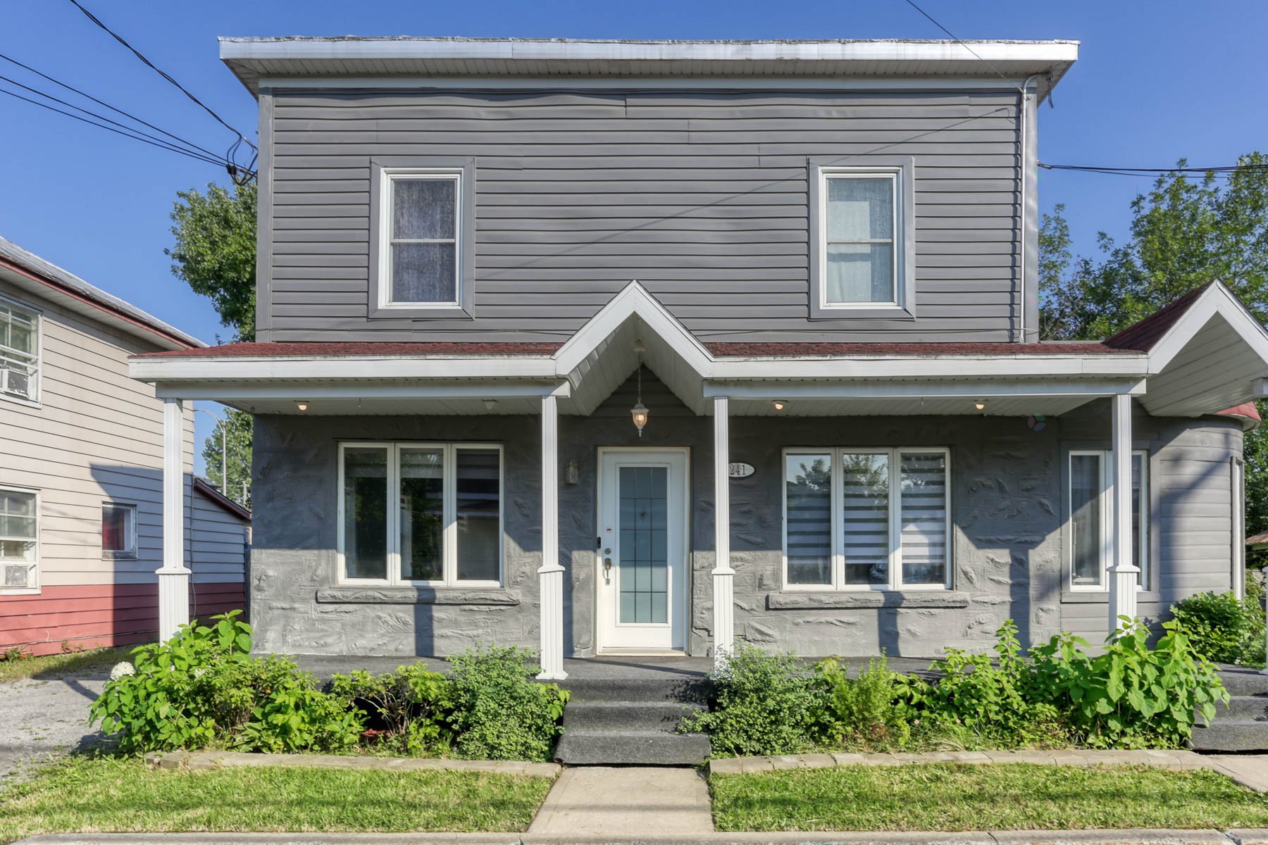 241 Rue De Montcalm — photo 1