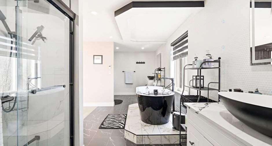 Ensuite bathroom