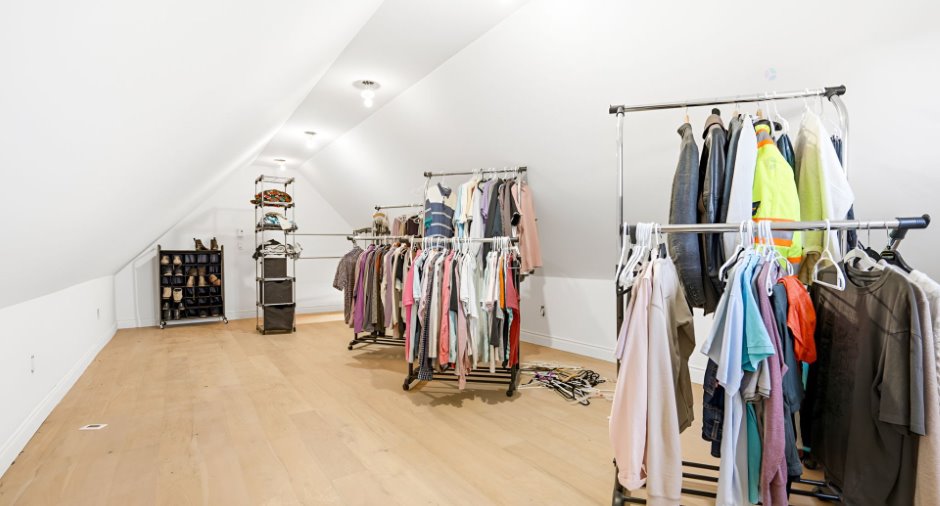 Walk-in closet