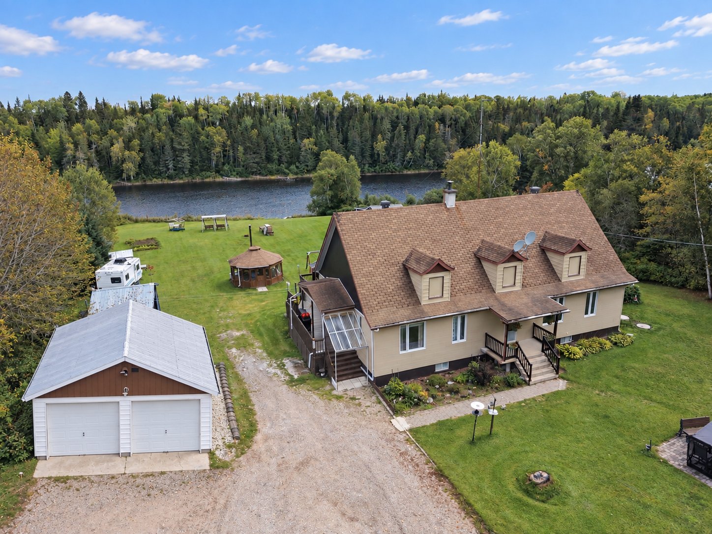 344Z-346Z Rg St-Luc — photo 1