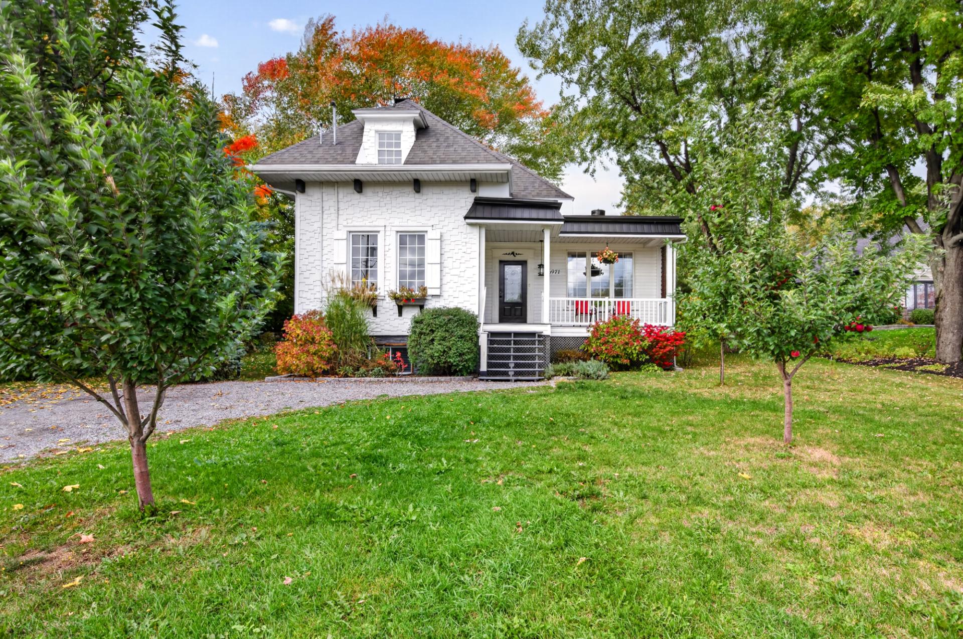 6971 Av. Royale — photo 1