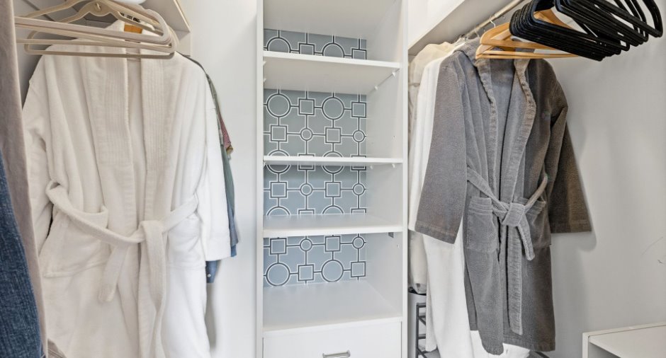 Walk-in closet