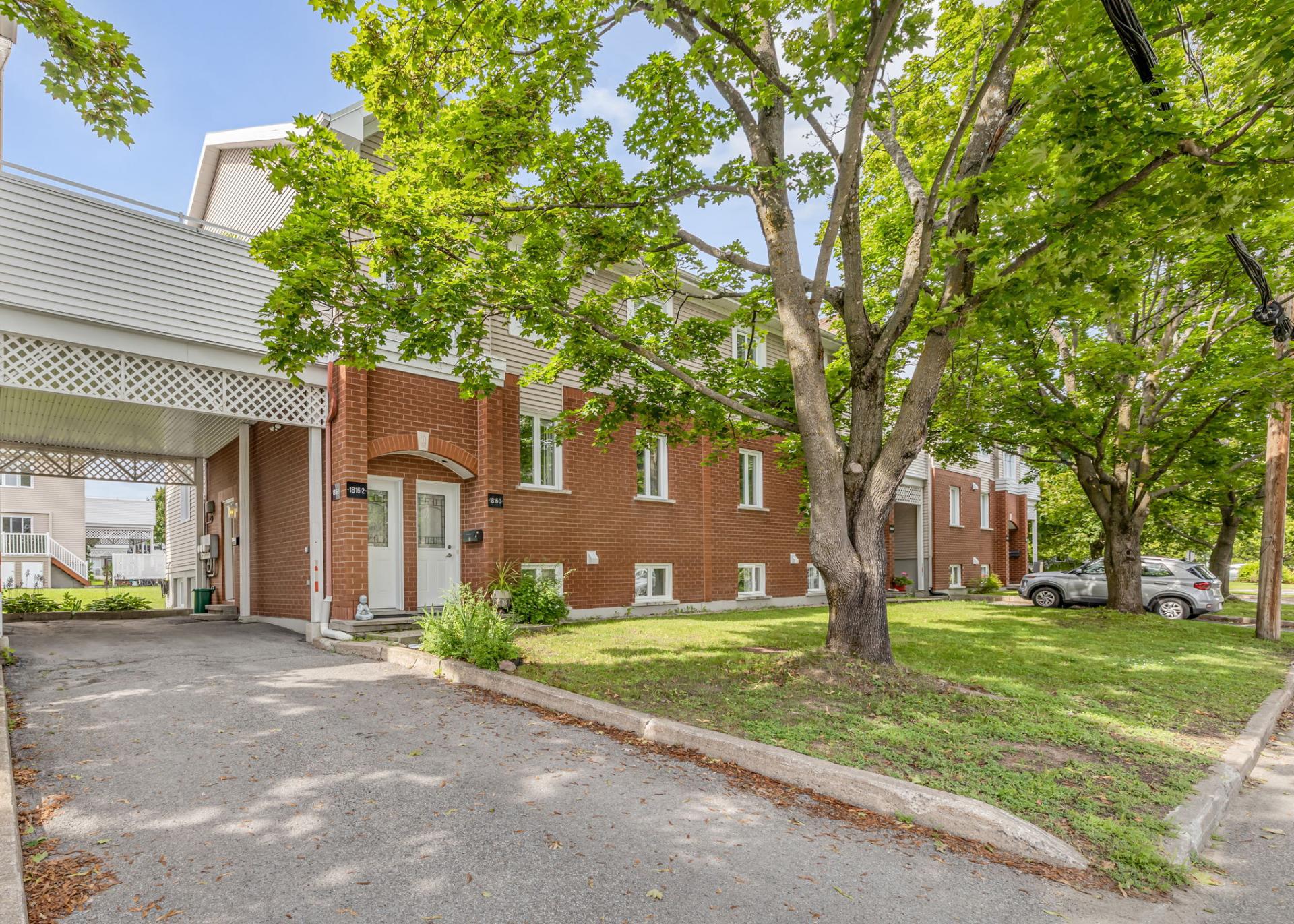 1816 Av. de la Famille (#3) — photo 1