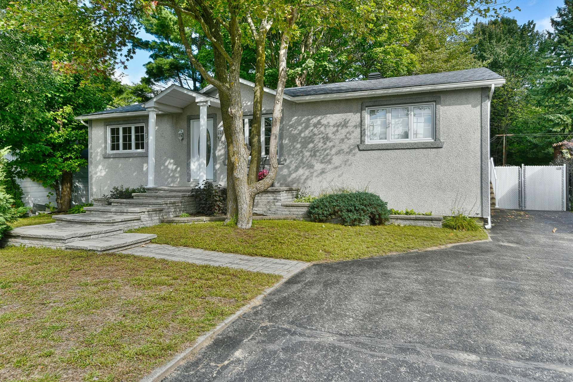 4505 Rue Galarneau — photo 1
