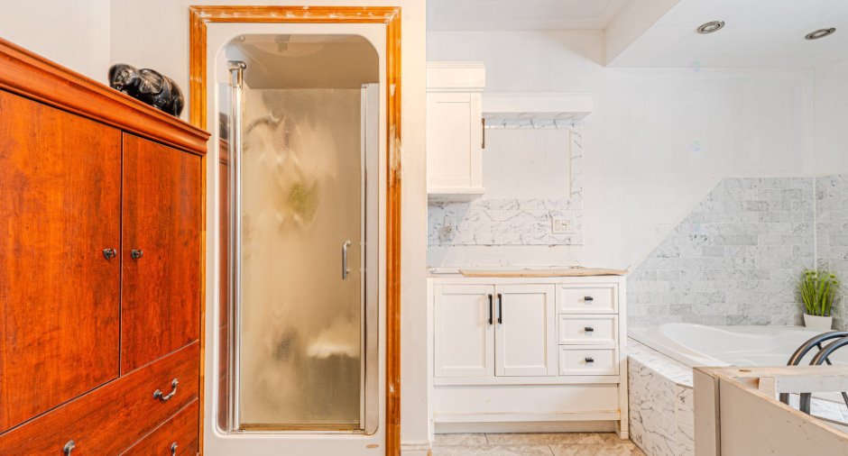 Ensuite bathroom