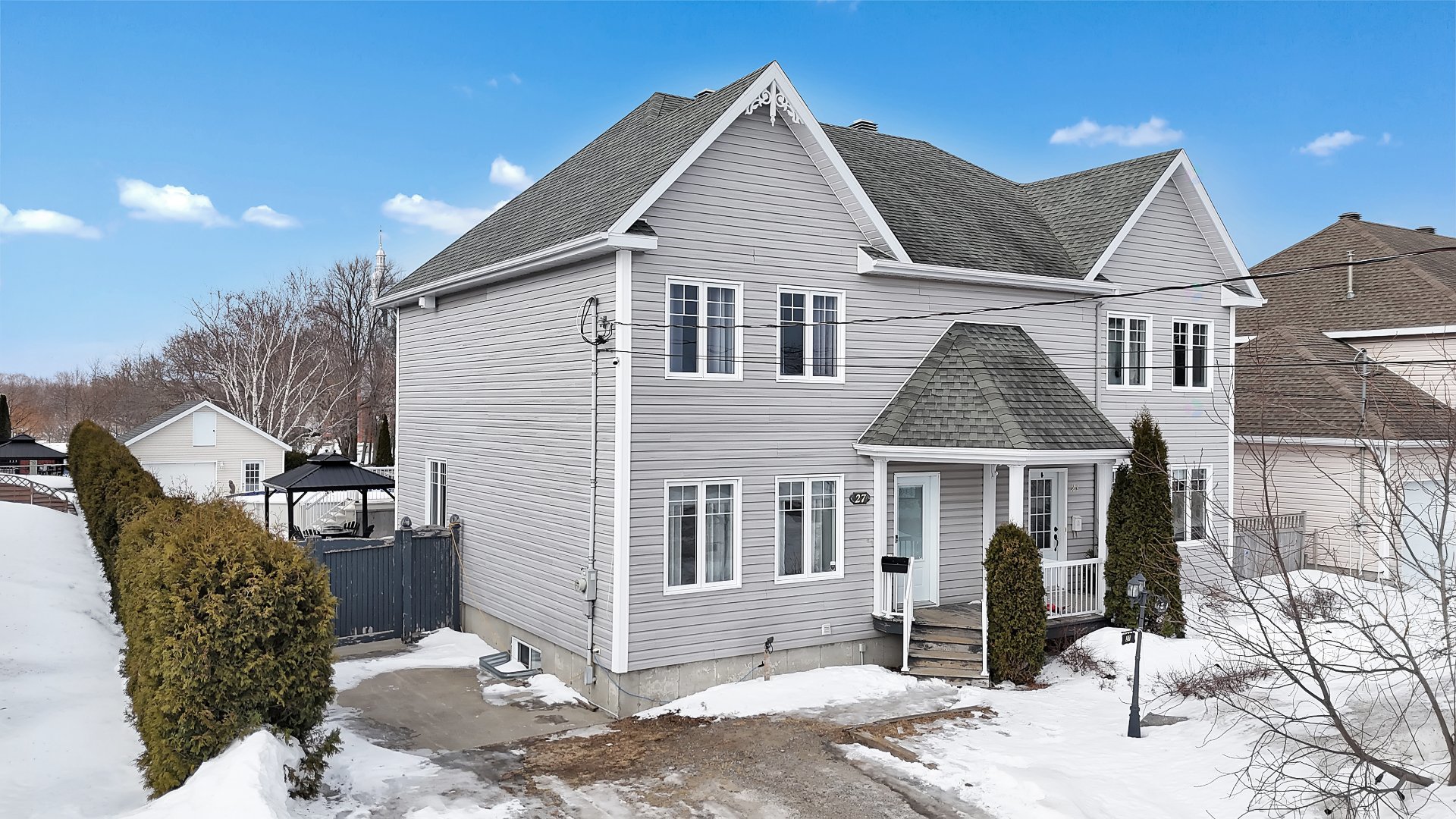 Maison à étages à vendre, Saint-Anaclet-de-Lessard