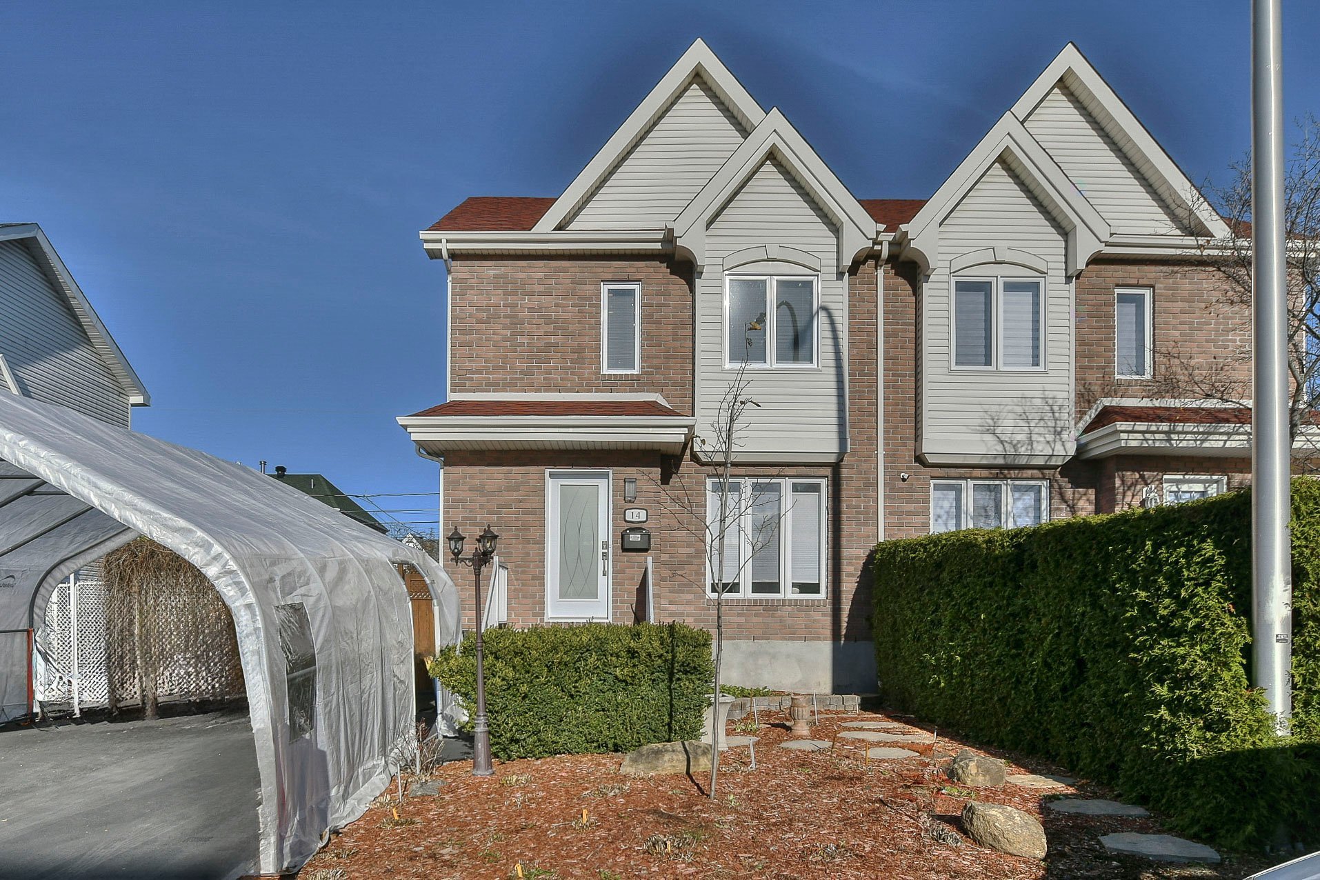 Maison à étages à vendre, Sainte-Thérèse