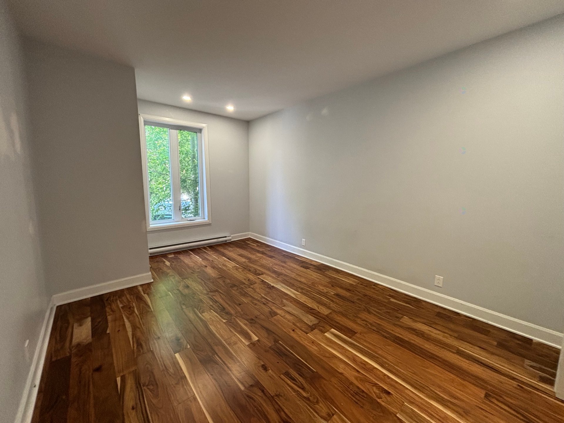 954 Av. Girouard — photo 3