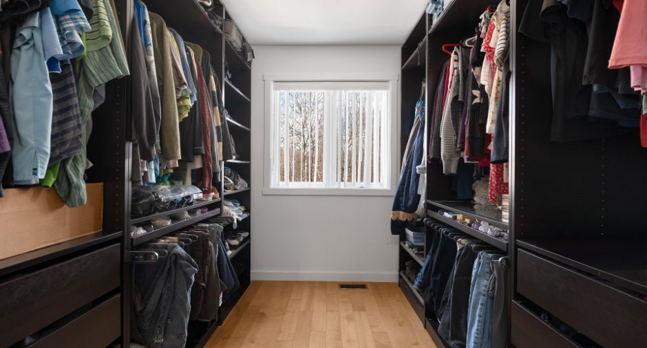 Walk-in closet