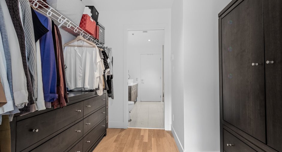 Walk-in closet