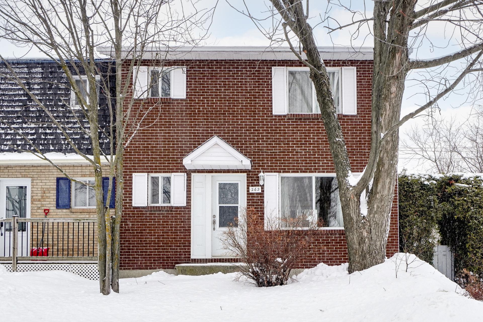 Maison à étages à vendre, Sainte-Thérèse