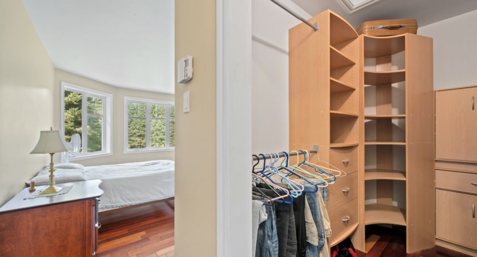 Walk-in closet