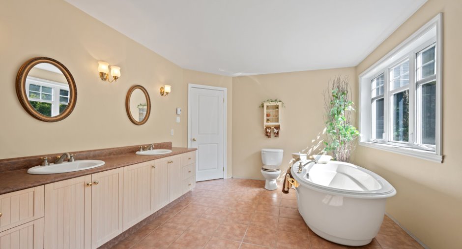 Ensuite bathroom