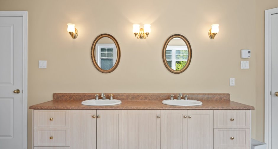 Ensuite bathroom