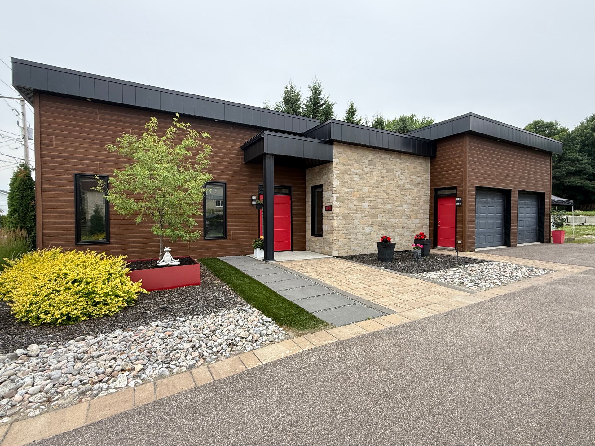 1137 Rue St-Jean-Baptiste — photo 1