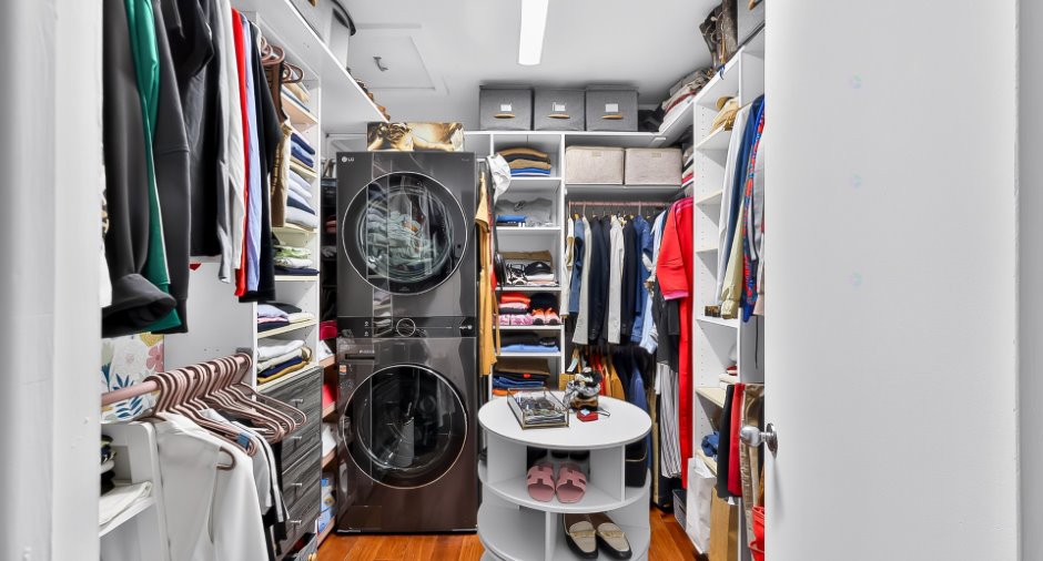 Walk-in closet