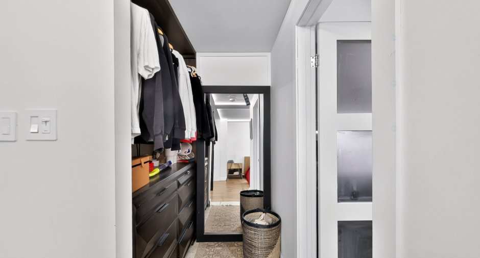 Walk-in closet