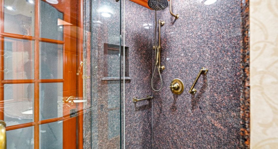 Salle de bains attenante à la CCP