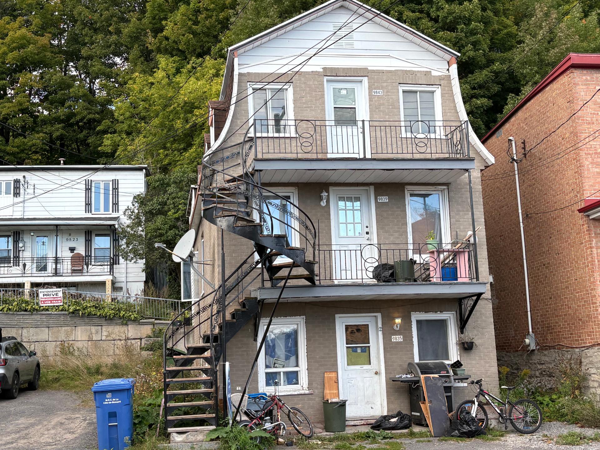 9835-9843 Av. Royale — photo 1