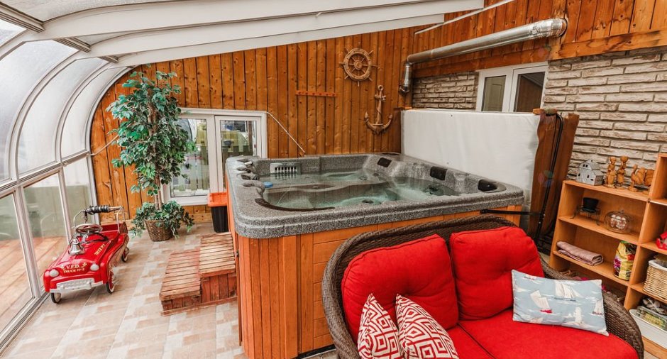 Hot tub