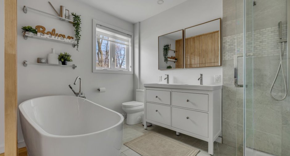 Ensuite bathroom