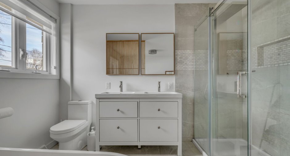 Ensuite bathroom