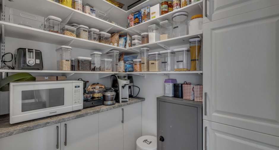 Walk-in closet