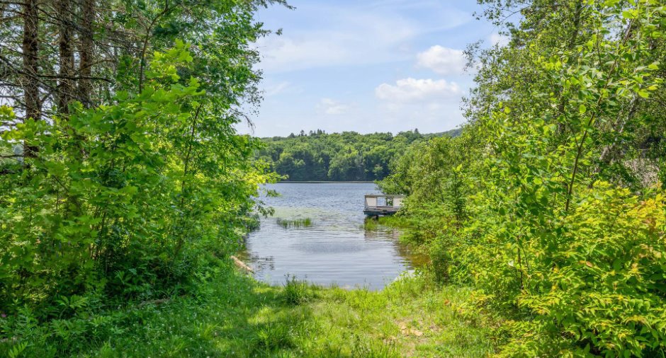 Accès au plan d'eau