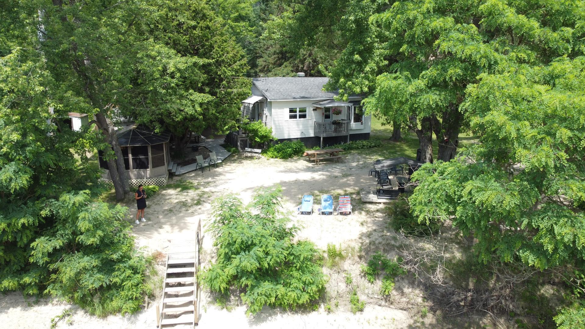2443 Route des Tulipes — photo 1