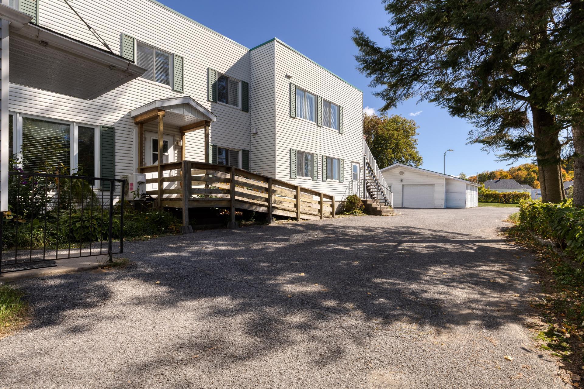 Revenue property for sale, Saint-Cléophas-de-Brandon