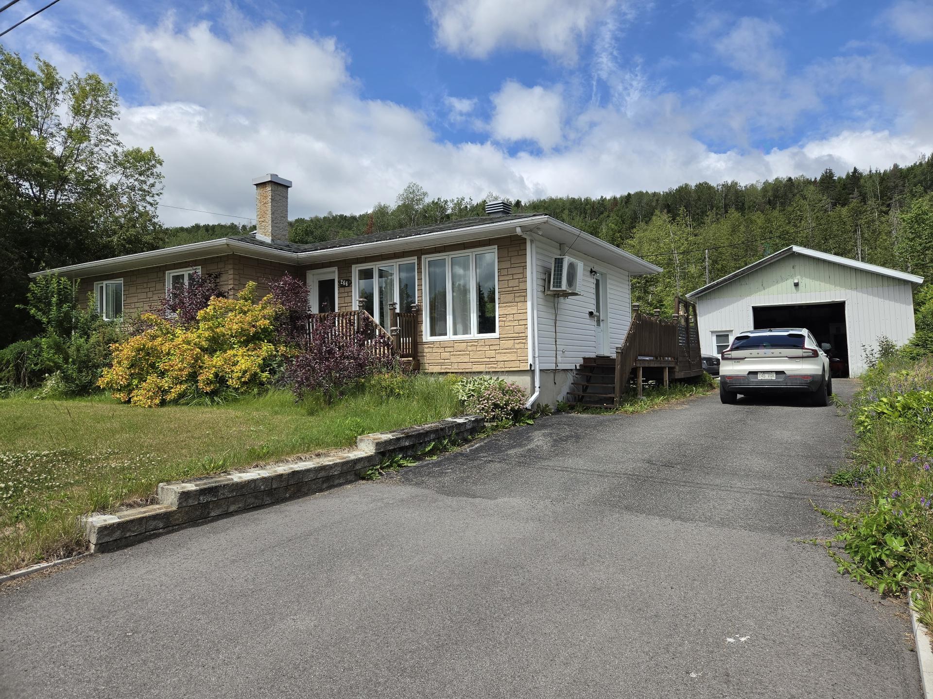 266 Rue St-Jean-Baptiste — photo 1