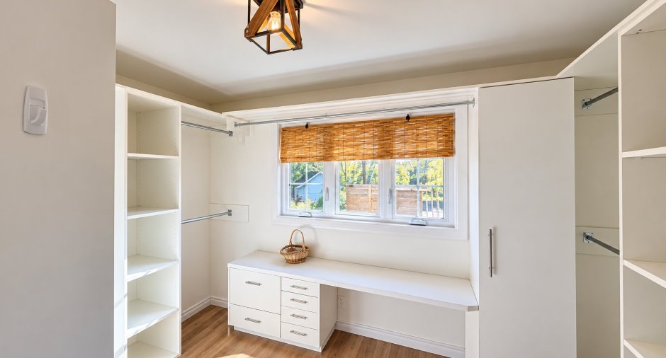 Walk-in closet