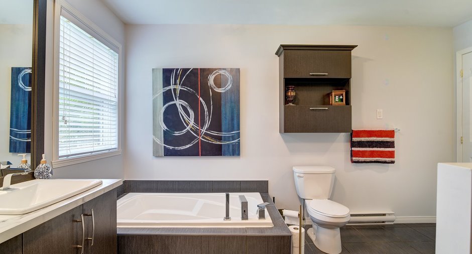 Ensuite bathroom